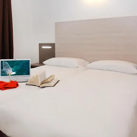 Hotel apartamentowy Maroadi